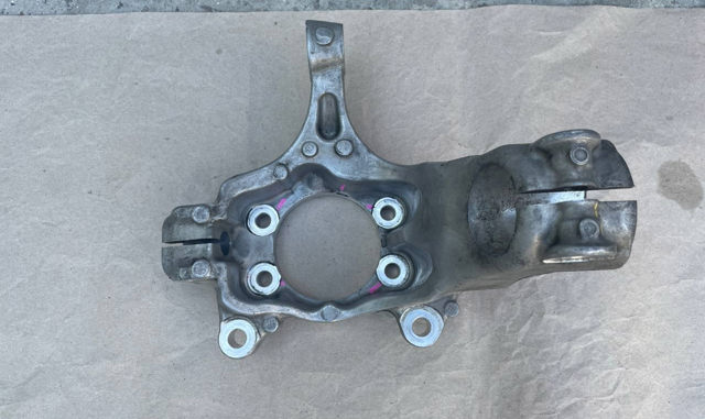 Цапфа поворотная левая 400155NA0A NISSAN