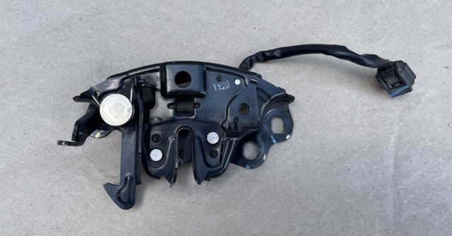 NISSAN 656015NA0A Замок капота в наличии Запорожье