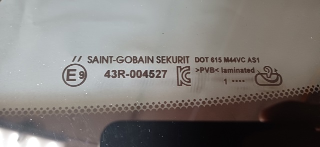 NISSAN 727005NA3A Стекло лобовое  в наличии Украина