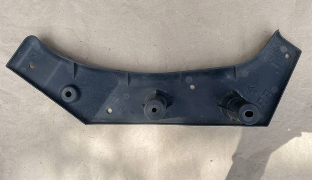 NISSAN 748195NA0A Защита днища задняя левая в наличии Винница