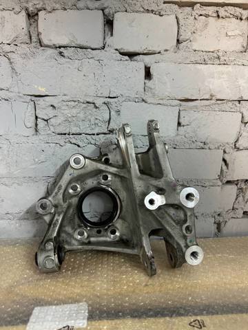 Кулак поворотный левый 31681851 VOLVO