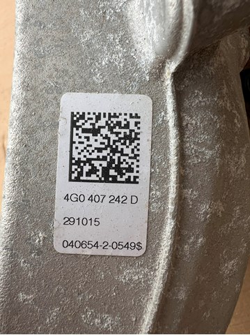 VAG 4G0407242D Цапфа передняя правая в наличии Киев