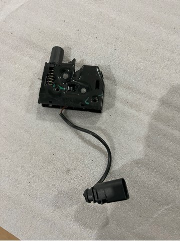 Запор капота (замок и привод замка капота) 4G0823509C VAG