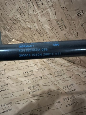 Амортизатор капота газовый 4G8823359A VAG