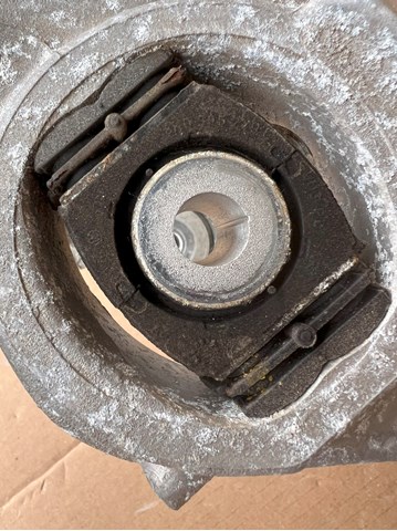 8K0505436AA VAG Цапфа (поворотный кулак) задний правый купить в Каменское
