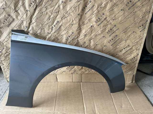 Боковая часть передняя правая 8T0821106H VAG