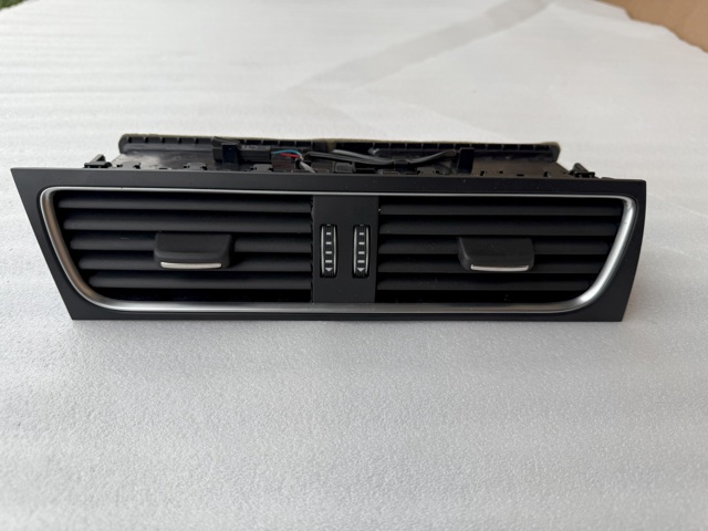 Решетка воздуховода 8T1820951E VAG