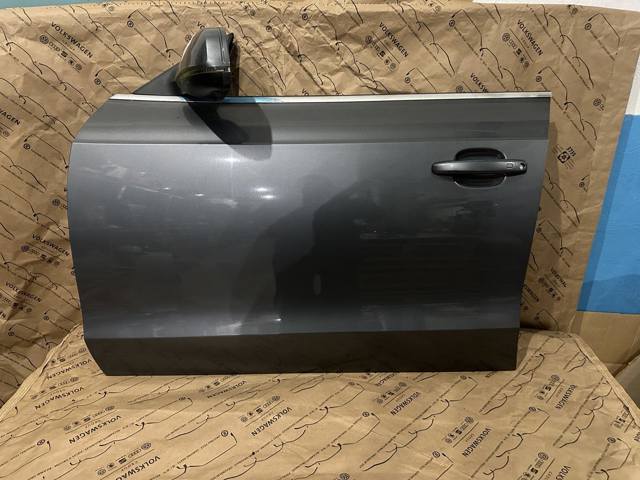 Двери 8T8831051C VAG