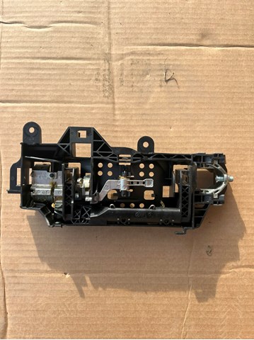 Держатель наружной ручки двери, передней левой 8W01837811A VAG