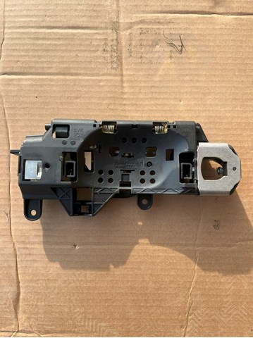 8W01837811A Держатель наружной ручки двери передней левой купить Хмельницкий
