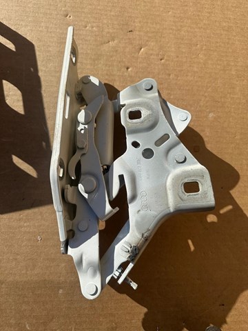 8W0823301E VAG Петля капота купить в Ирпень