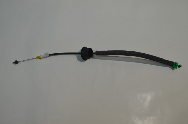 8W0837085A Трос (тяга) открывания замка двери передней купить Чернигов