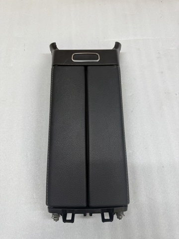 Подлокотник центральной консоли A1776806603 MERCEDES