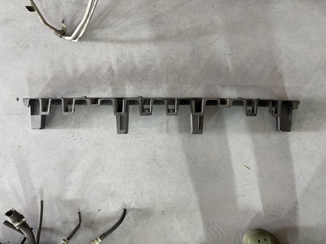 Наполнитель заднего бампера 57010724AE CHRYSLER