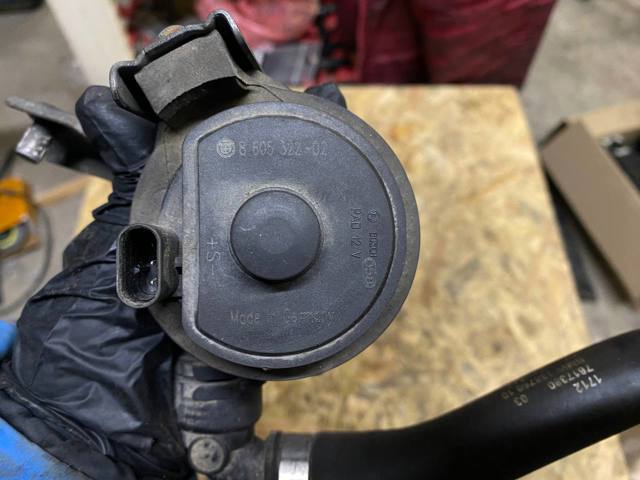 11518605322 BMW Дополнительная помпа купить в Ирпень