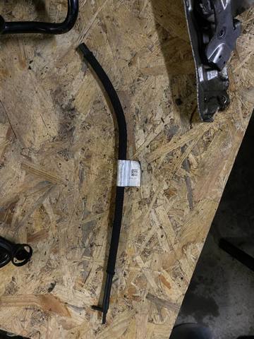 Шланг (патрубок) вакуумного насоса 11657607726 BMW