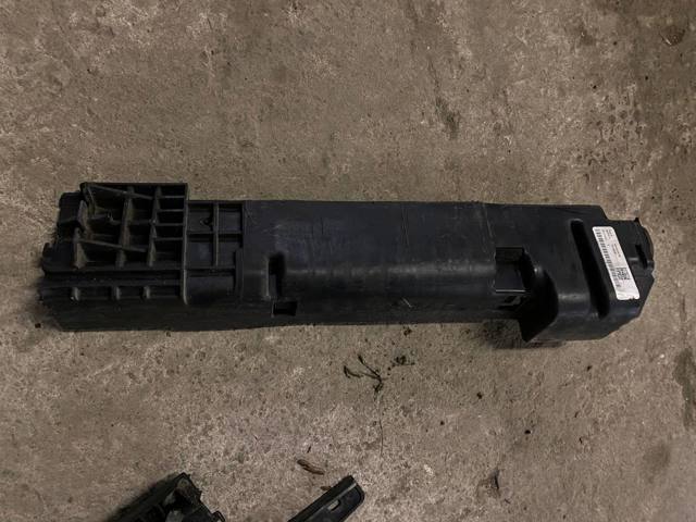 Кронштейн радиатора правый 17117593839 BMW