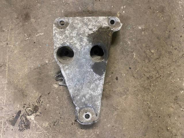 Кронштейн подушки (опоры) двигателя, левой 22116784823 BMW