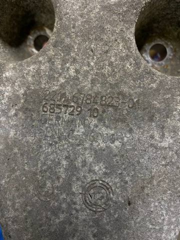 BMW 22116784828 Кронштейн подушки (опоры) двигателя правой в наличии Львов