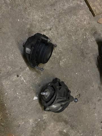 Левая подушка двигателя 22116862549 BMW