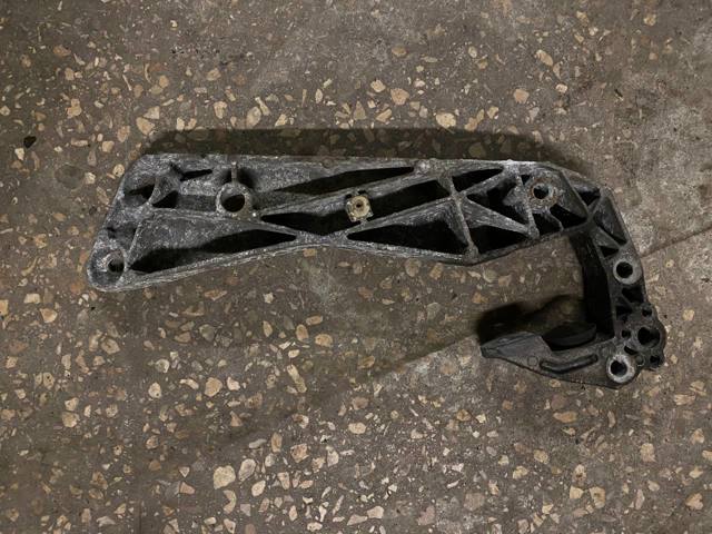 BMW 22326777615 Балка крепления коробки передач в наличии Кривой Рог