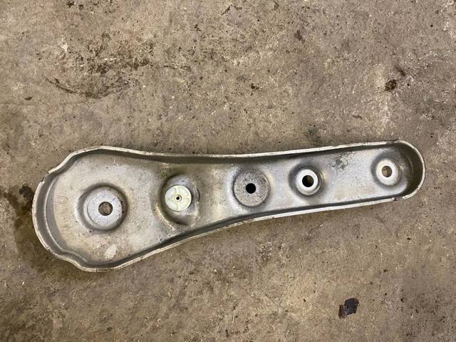 Кронштейн задней балки 31106861142 BMW