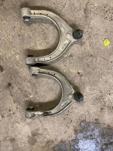 Рычаг передней подвески верхний, левый/правый 31106861185 BMW