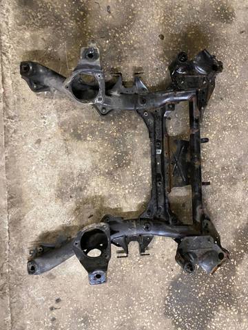 Крабобалка передней подвески 31106872123 BMW