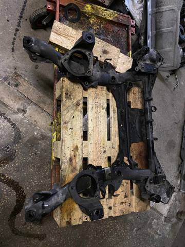 Передняя балка 31106872124 BMW