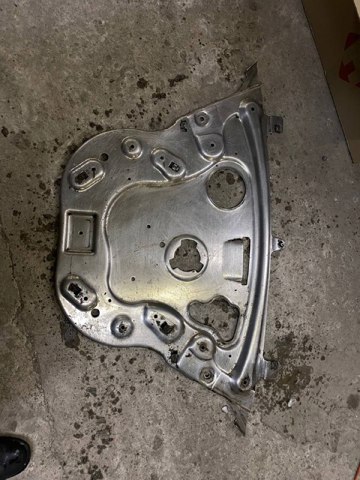 Защита двигателя задняя 31116777727 BMW
