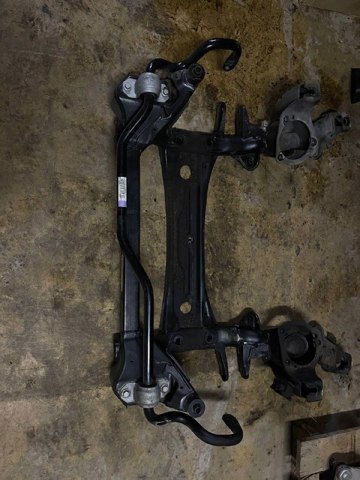 Крабобалка передней подвески 31116787915 BMW