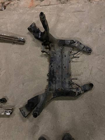 Поперечина передней подвески 31116872729 BMW