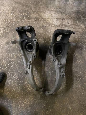 Цапфа передняя левая 31216777751 BMW