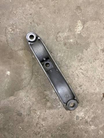 Хомут крепления втулки стабилизатора, переднего 31356861473 BMW