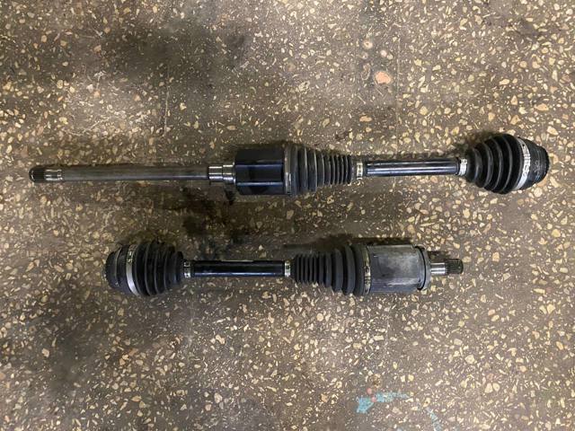 Полуось передняя, правая 31608664676 BMW