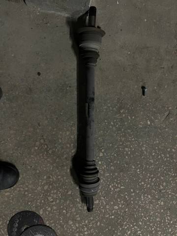 Полуось задняя, правая 33207598032 BMW