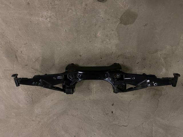 Поперечка задней подвески 33316862558 BMW