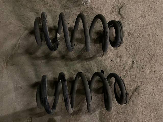 Пружина подвески задняя 33536866776 BMW