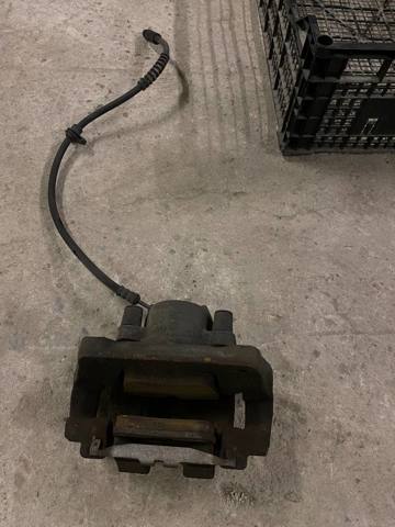 Скоба суппорта переднего 34106856387 BMW