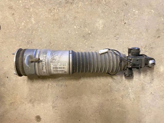 Пневмоподушка задняя 37106858812 BMW