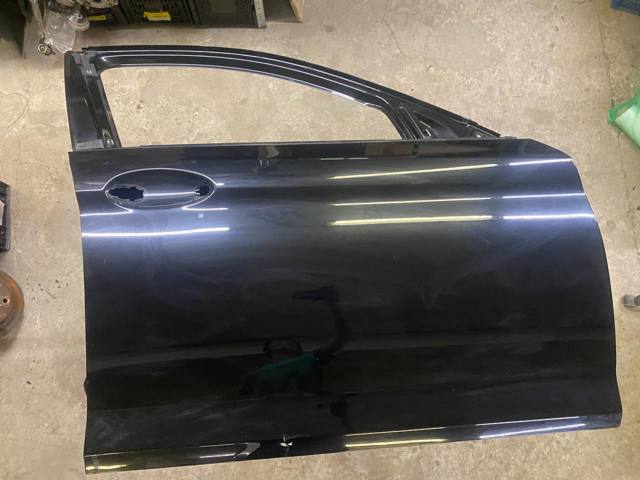 Пассажирская передняя дверь 41007408962 BMW
