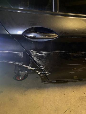 Задняя правая дверь 41009628756 BMW