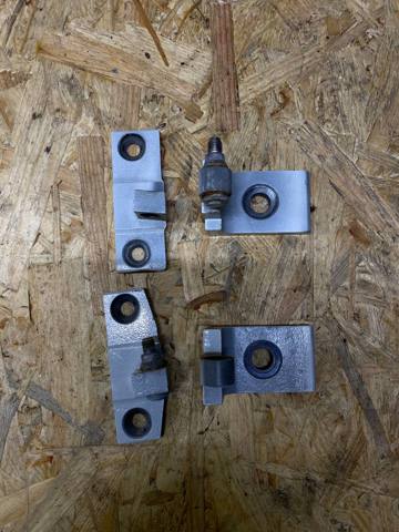 Петля передней двери правая 41517176850 BMW