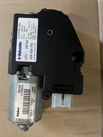 Мотор привода люка 4G8959591 VAG