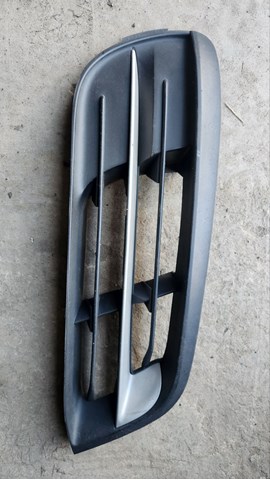 BMW 51117331728 Решетка бампера переднего правая в наличии Харьков