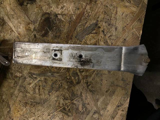 Кронштейн усилителя переднего бампера 51117374789 BMW