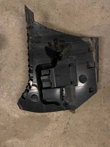 Крепление бамера правое 51127184768 BMW