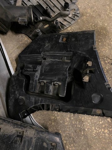 Левый кронштейн заднего бампера 51127331607 BMW