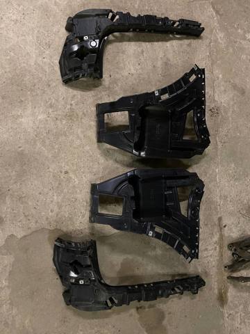 Направляющая заднего бампера, правая 51127338764 BMW