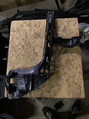Кронштейн бампера заднего, левый 51127381119 BMW